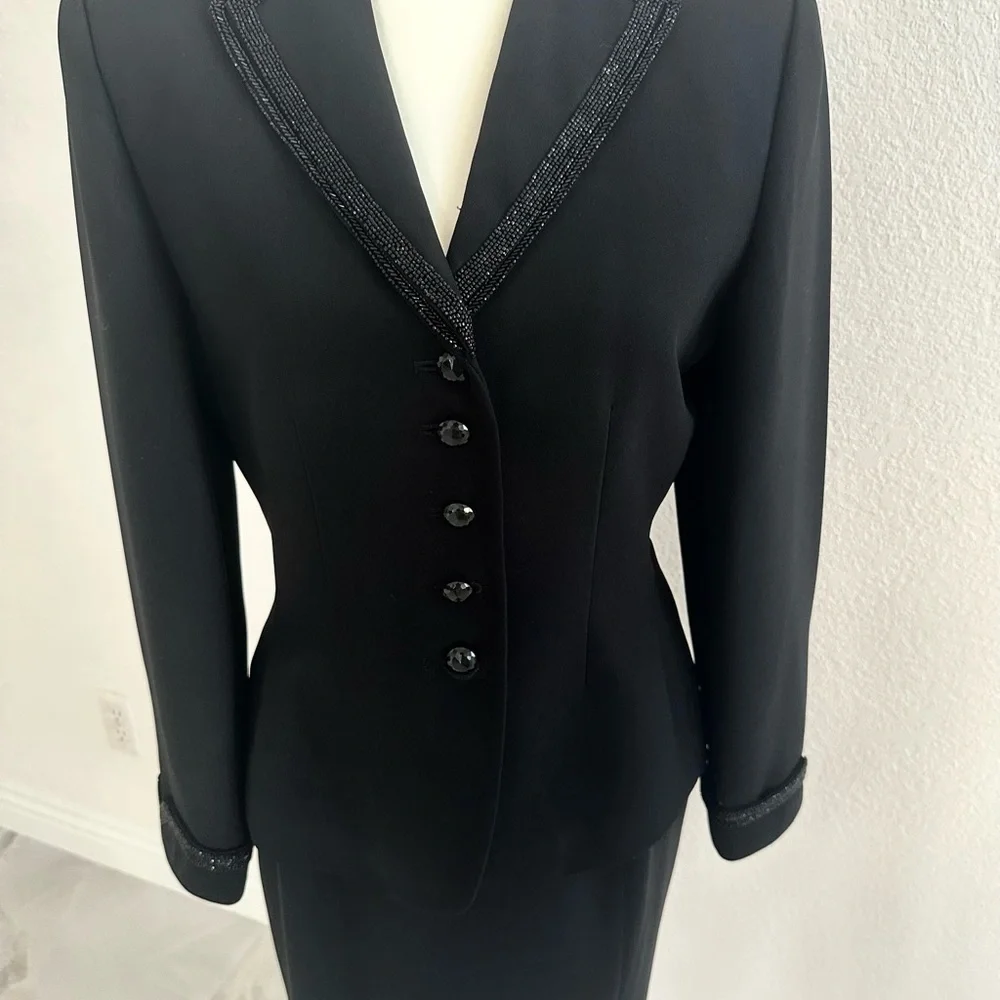 Elegant Kasper Black Women's Blazer with Beaded Trim Suit Set - Picture 2 of 8